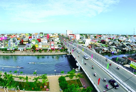 金瓯省加强与各国和地区的投资接洽